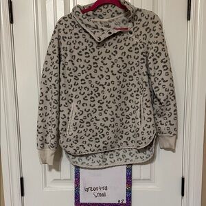 GreenTea Leopard Print Sweater - Gray and Cream